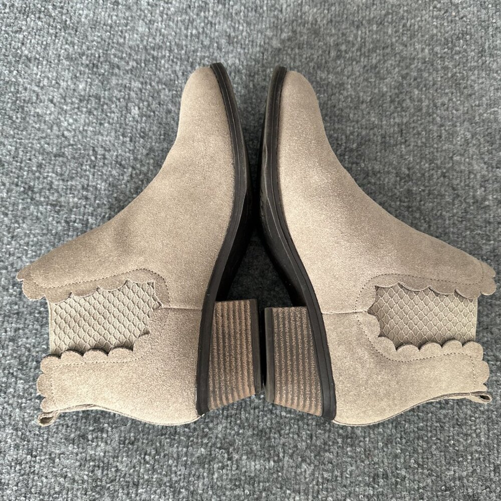 Sktechers Booties Womens 8 Taupe Grey Suede Air Cooled Scalloped Edge Boots - Picture 11 of 16